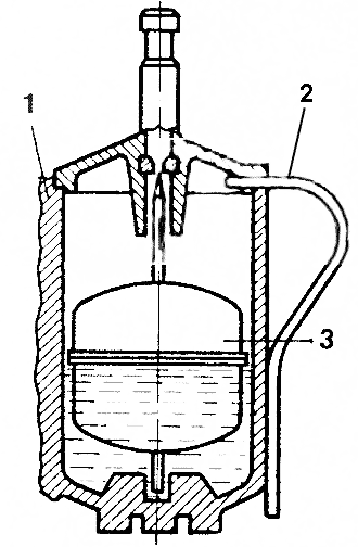 Пластмассовая трубка, предохраняющая сливное отверстие карбюратора от загрязнения: 1 — корпус поплавковой камеры; 2 — трубка; 3 — поплавок.