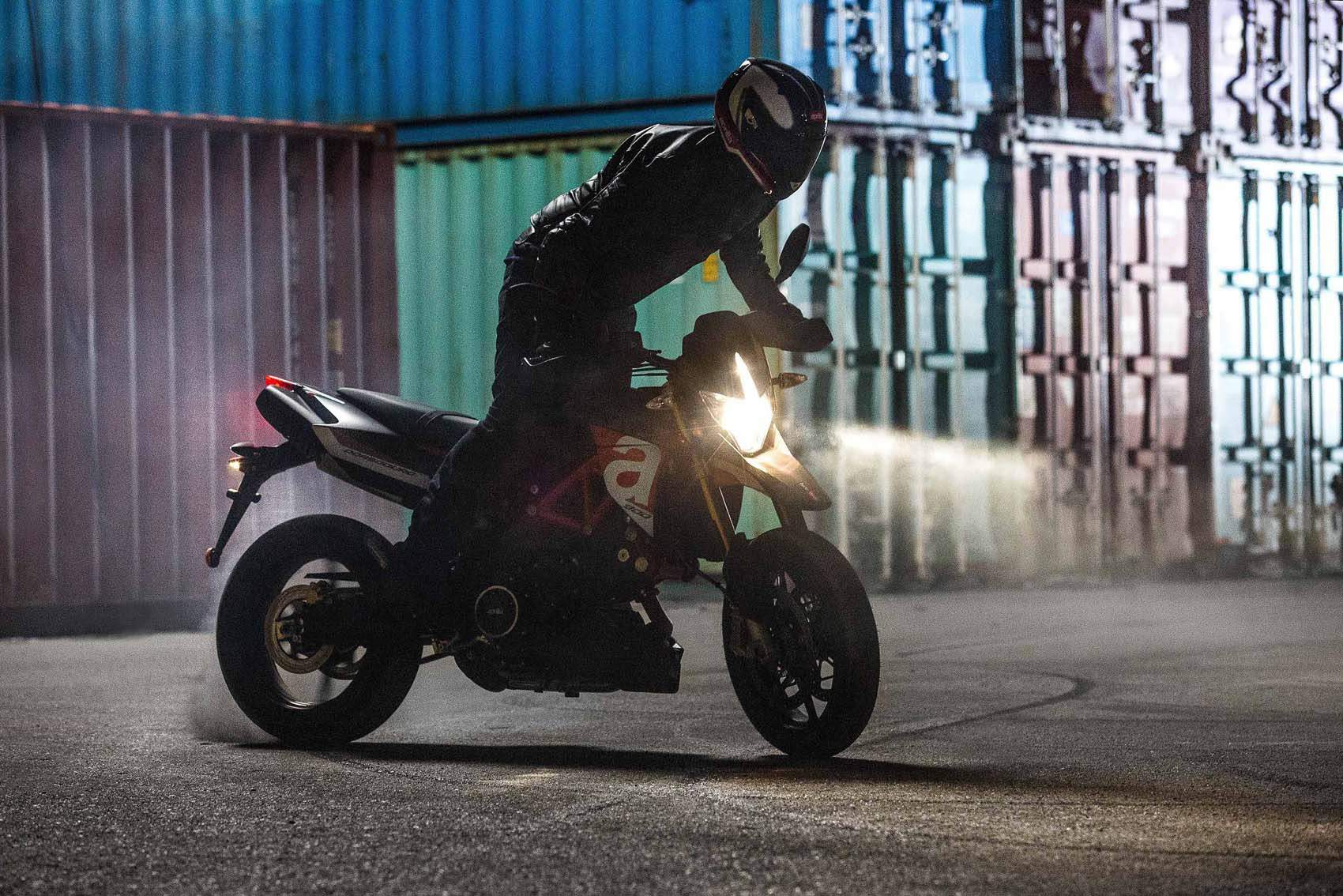 Мотоцикл Aprilia SMV 900 Dorsoduro 2018