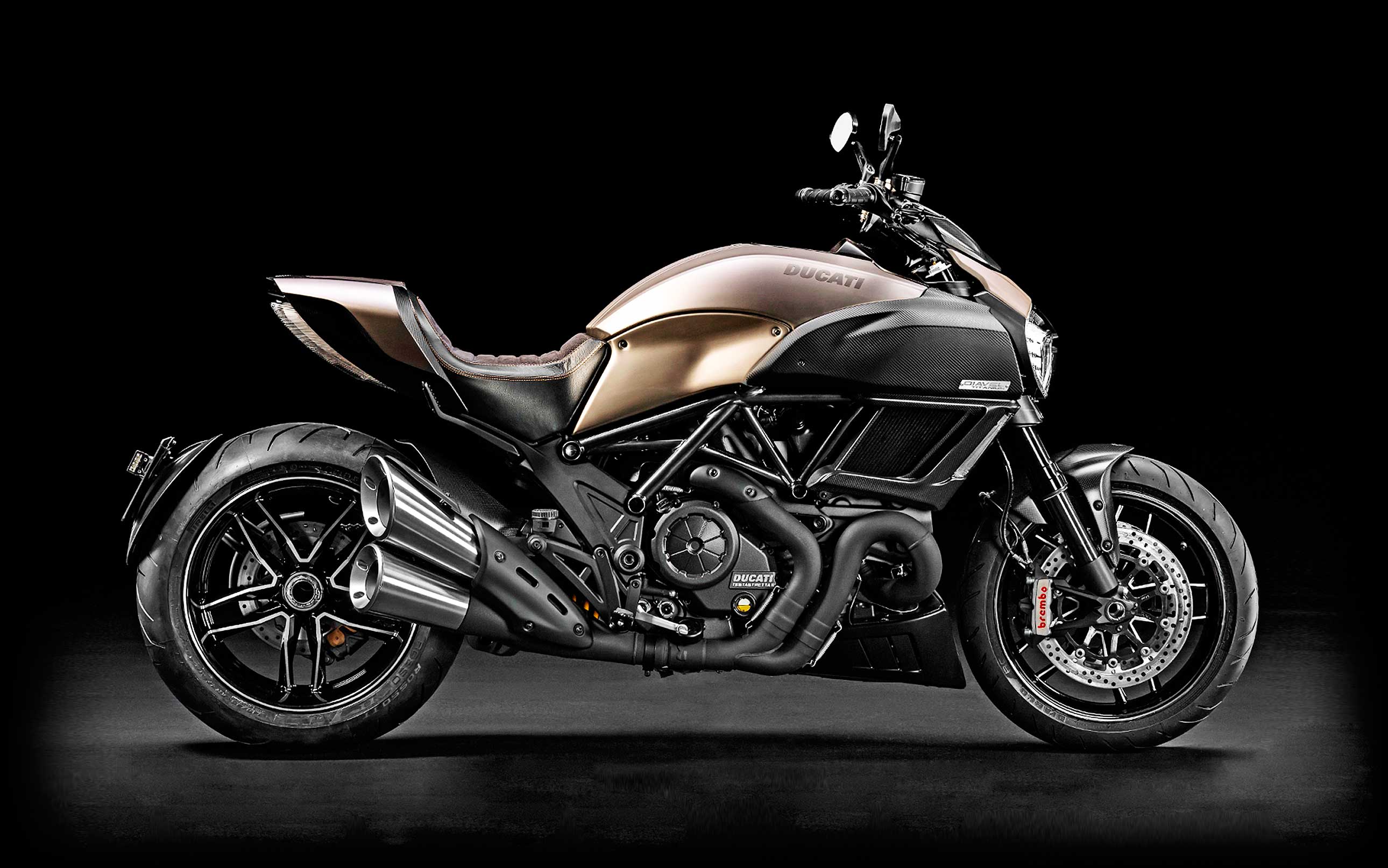 Фотография мотоцикла Ducati Diavel Titanium LE 2015