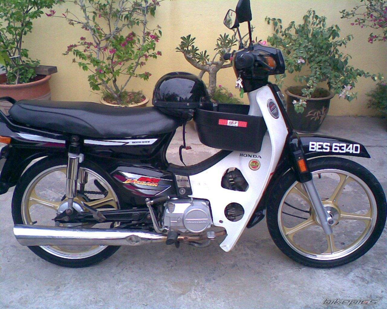 Фотография мотоцикла Honda C100 EX Super Cub 2000
