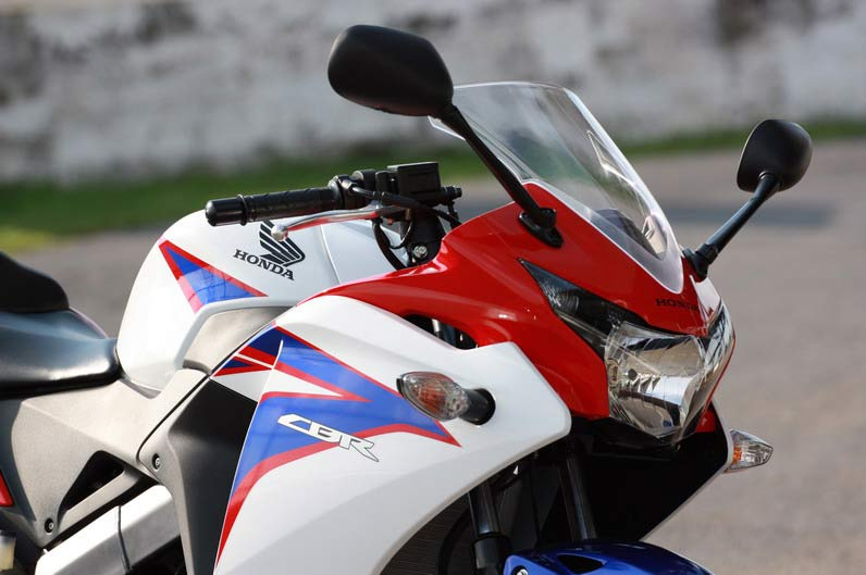 Мотоцикл Honda CBR 150R 2011