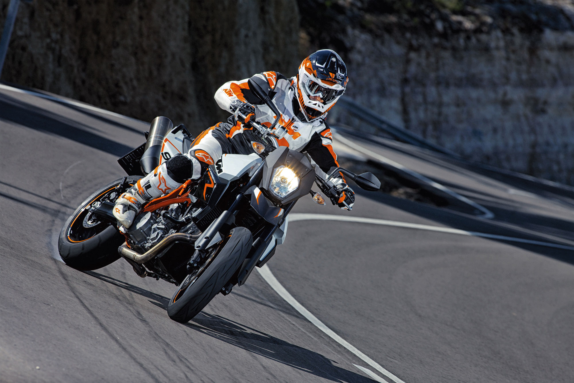 Мотоцикл KTM 990 Supermoto R 2012 фото