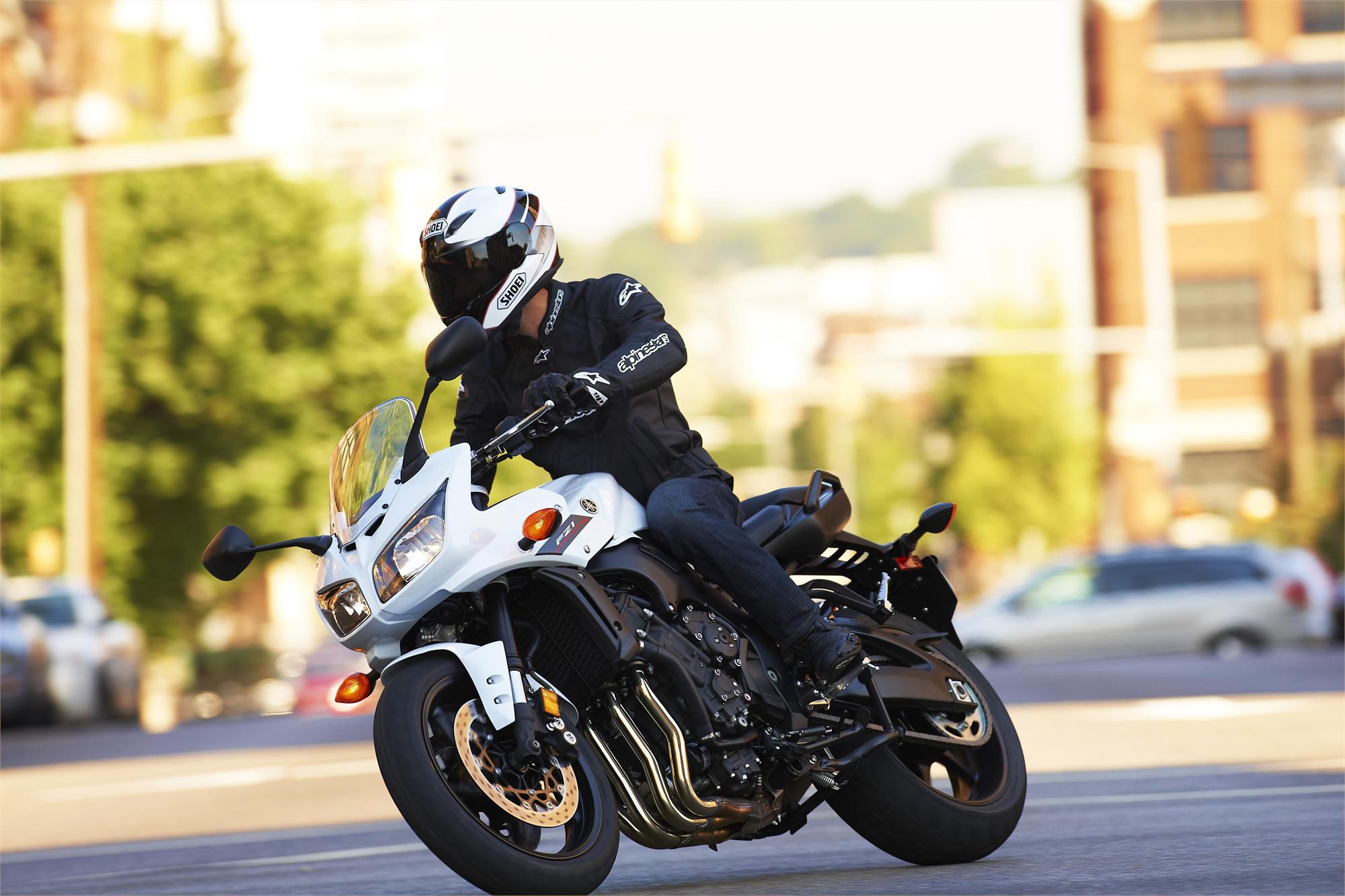 Мотоцикл Yamaha FZ1 2011 фото