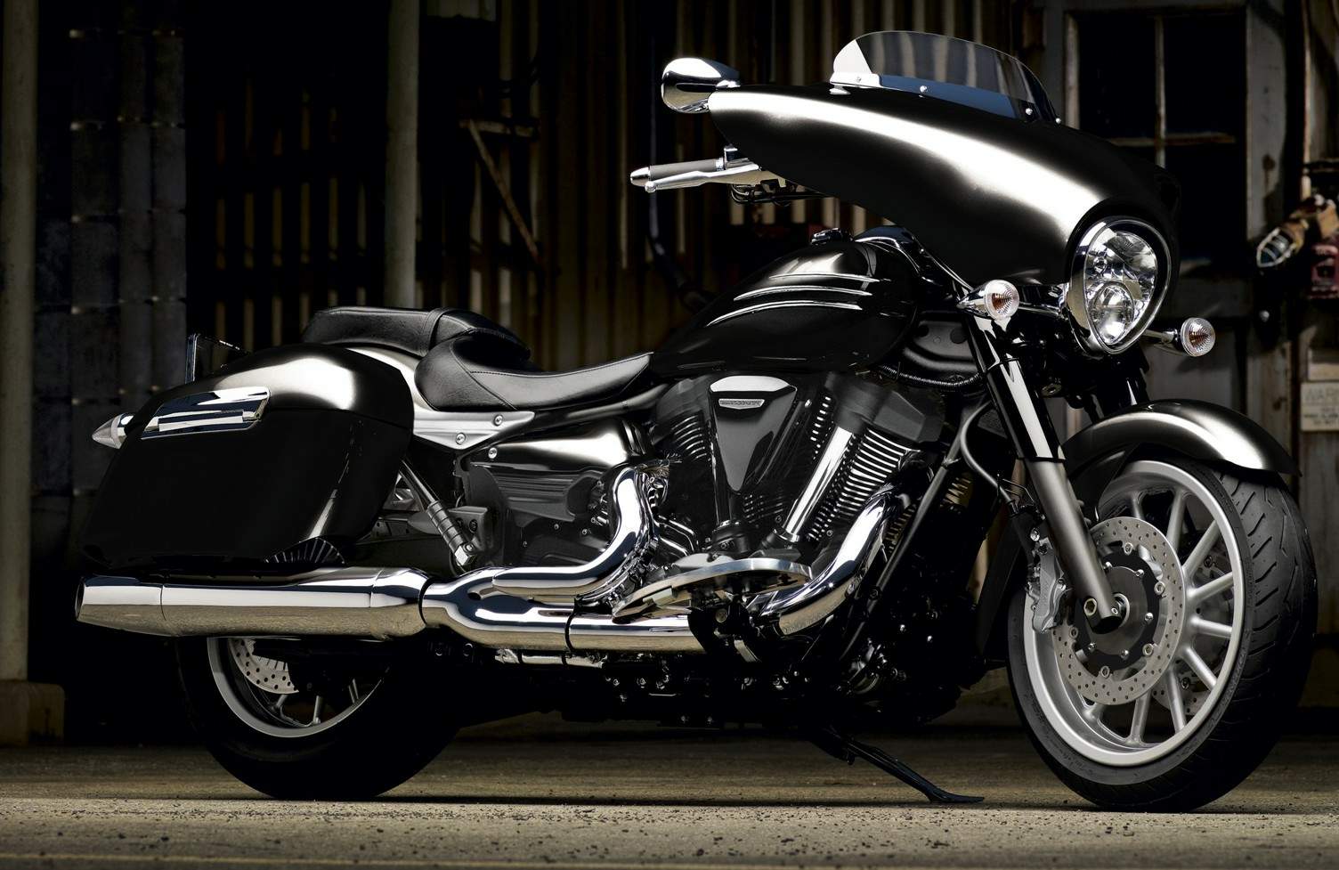 Мотоцикл Yamaha XV 1900A Midnight Star CFD 2013