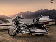 Мотоцикл Harley Davidson FLHTCUSE8 Ultra Classic Electra Glide CVO 2013 фото