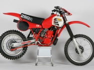Мотоцикл Honda CR 250 R 1981 фото