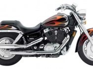 Мотоцикл Honda VT 1100C Shadow Sabre 2005 фото