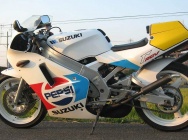 Мотоцикл Suzuki RGV 250SP Pepsi Replica 1988 фото