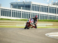 Мотоцикл Yamaha YZF-R1 2011 фото