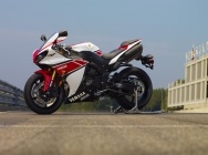 Мотоцикл Yamaha YZF-R1 2011 фото