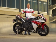 Мотоцикл Yamaha YZF-R1 2011 фото