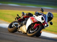 Мотоцикл Yamaha YZF-R1 2011 фото