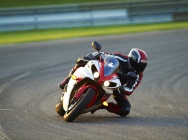 Мотоцикл Yamaha YZF-R1 2011 фото