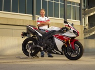 Мотоцикл Yamaha YZF-R1 2012 фото