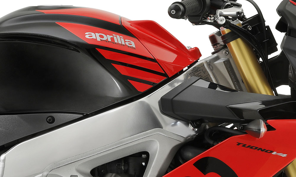 Мотоцикл Aprilia Tuono V4 1100 RR 2019 фото