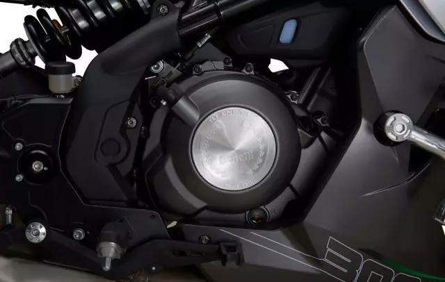 Мотоцикл Benelli 302 Touring 2018 фото