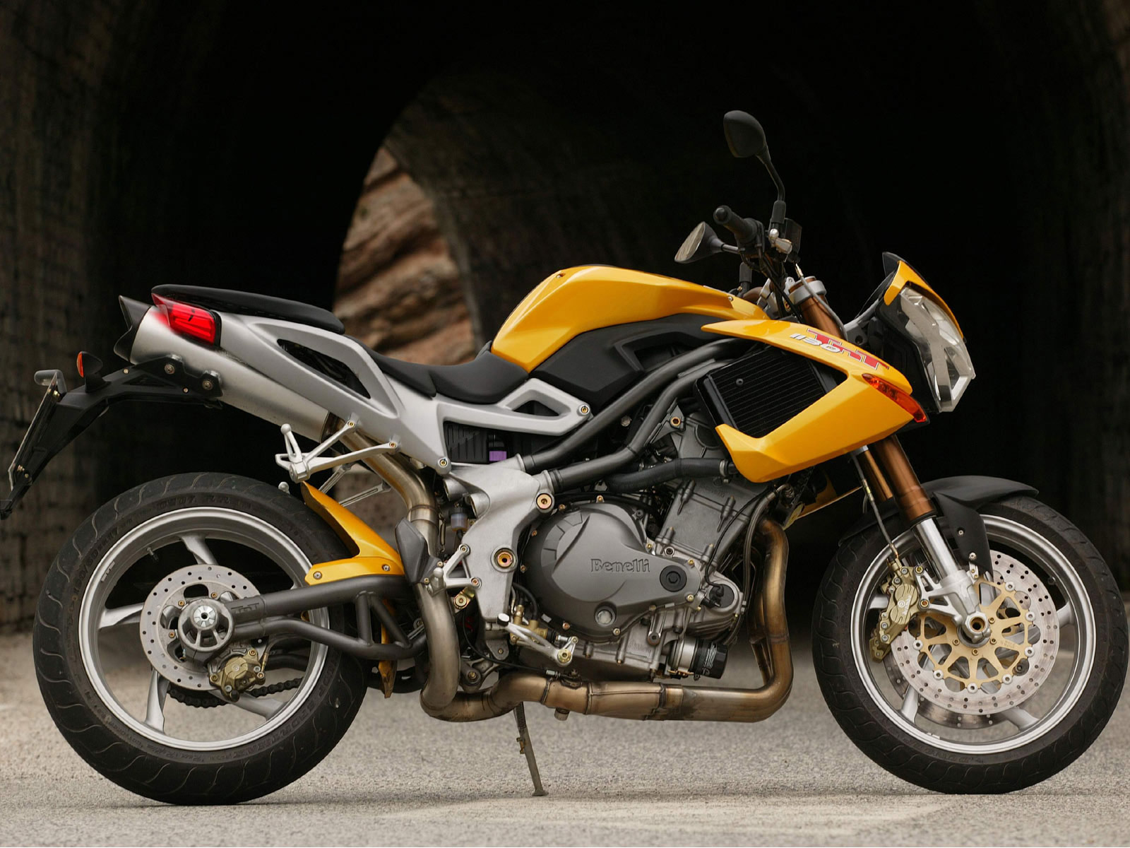 Мотоцикл Benelli TNT 1130  2004 фото