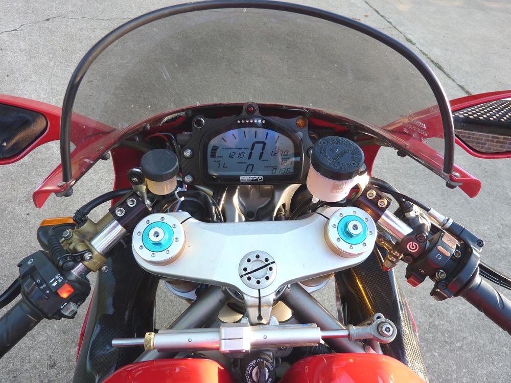 Мотоцикл Ducati 748 Biposto 1997 фото