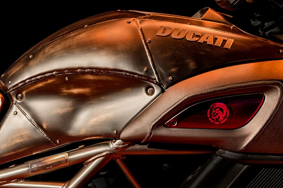 Мотоцикл Ducati Diavel Diesel Limited Edition 2016 фото