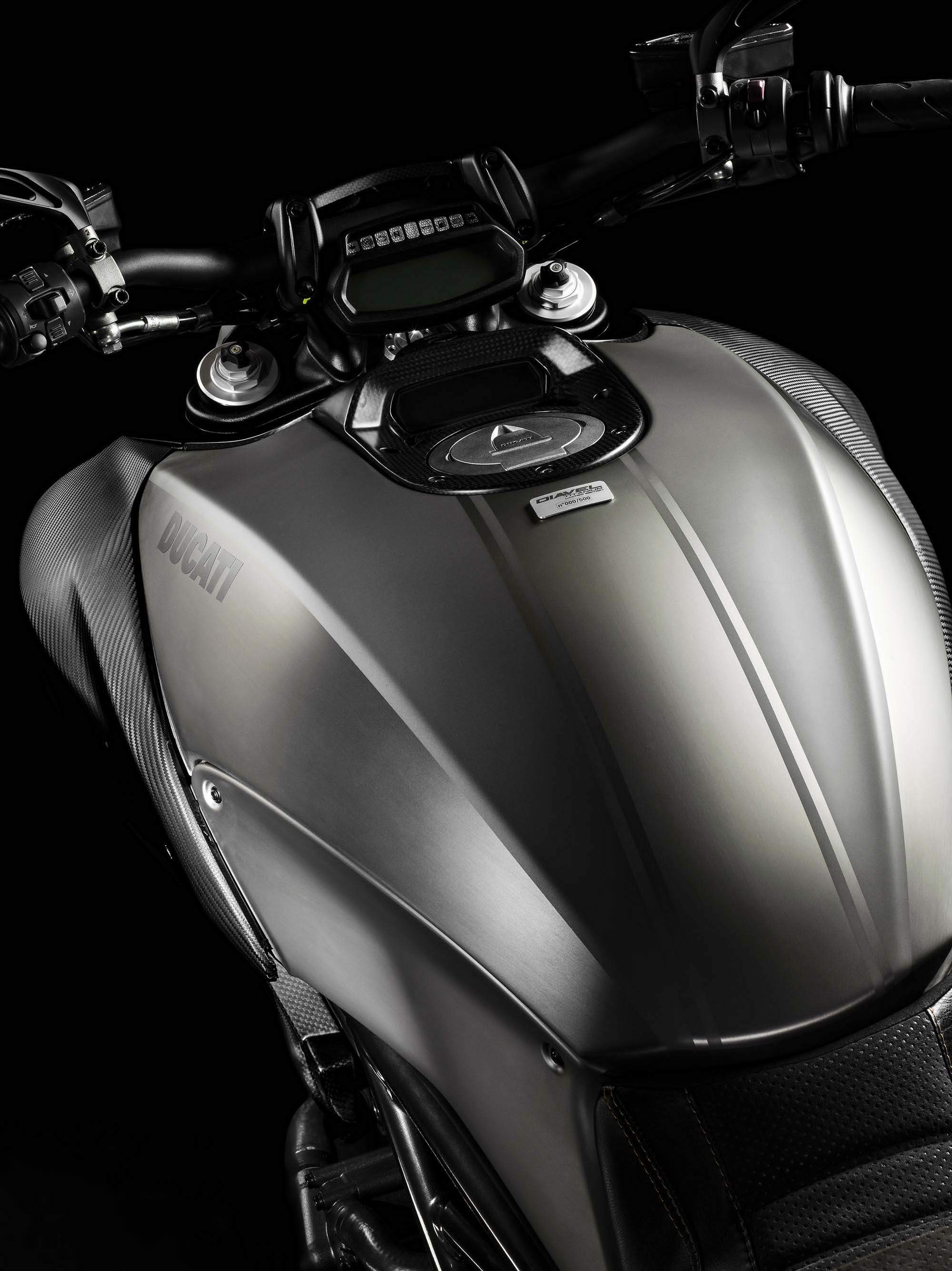 Мотоцикл Ducati Diavel Titanium 2015 фото