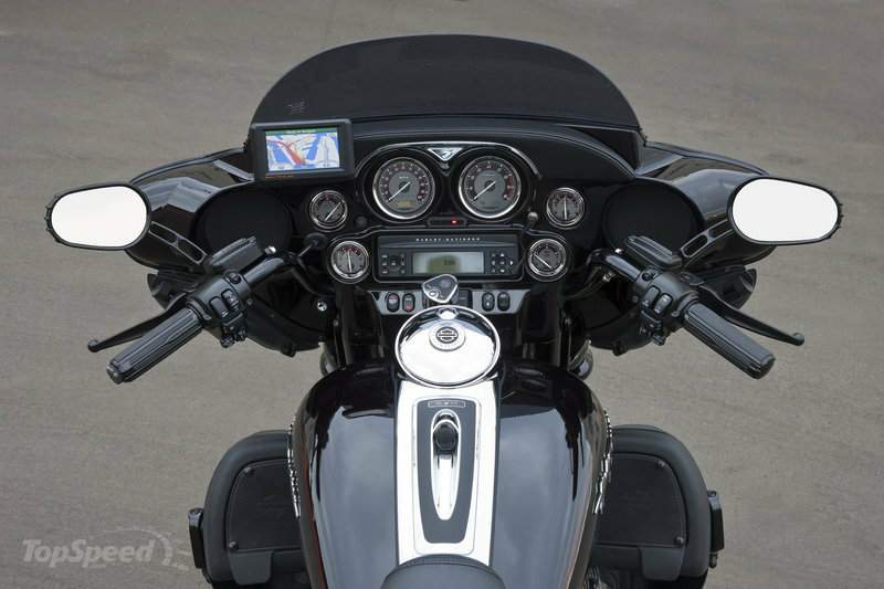 Мотоцикл Harley Davidson FLHTCU Electra Glide Ultra Classic CVO Dark 2010 фото
