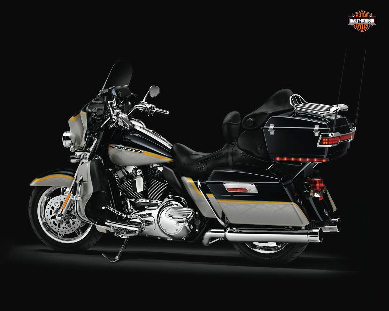 Мотоцикл Harley Davidson FLHTCU Electra Glide Ultra Classic CVO 2012 фото