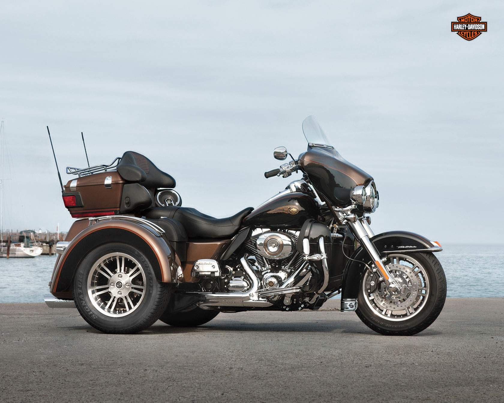 Мотоцикл Harley Davidson FLHTCUTG Tri Glide Ultra Classic 2013 фото