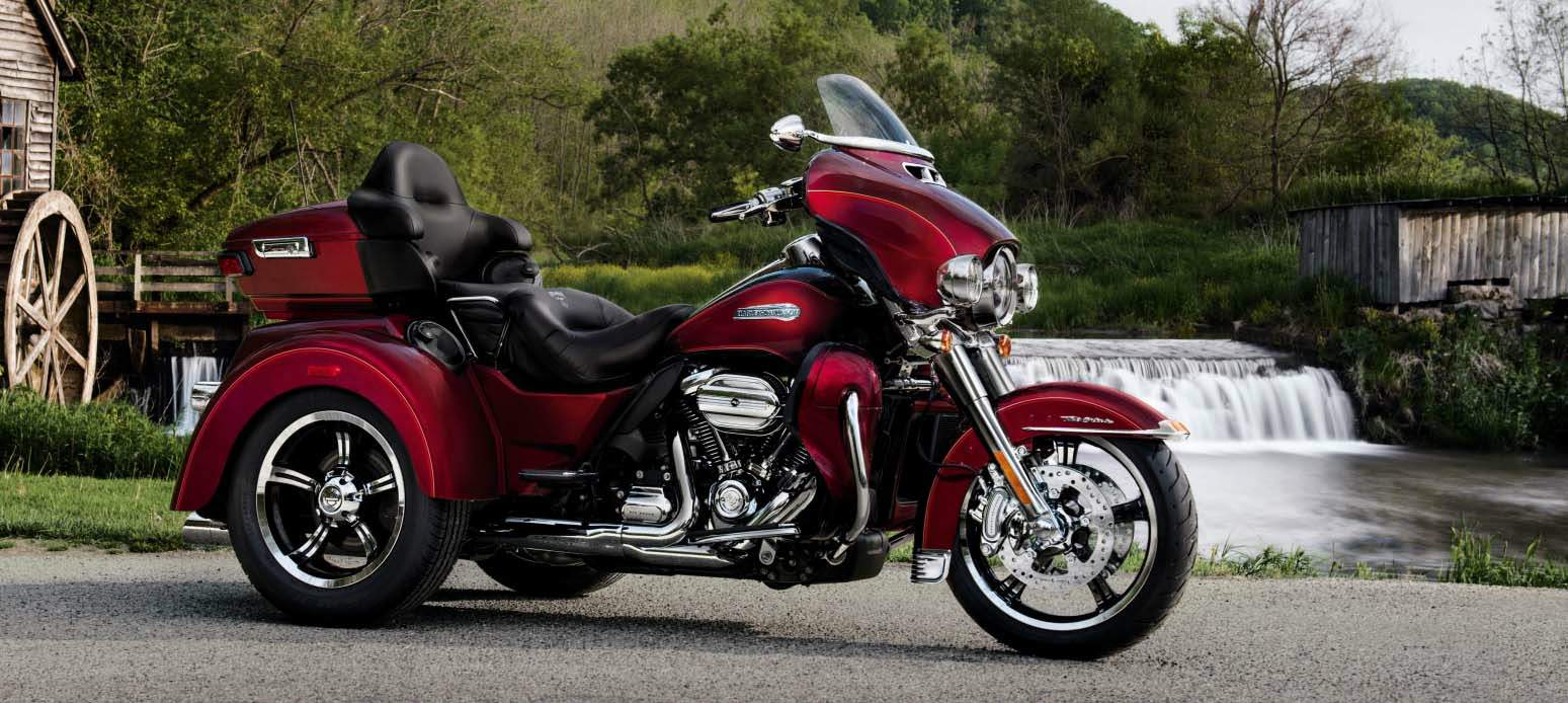 Мотоцикл Harley Davidson FLHTCUTG Tri Glide Ultra 2017 фото