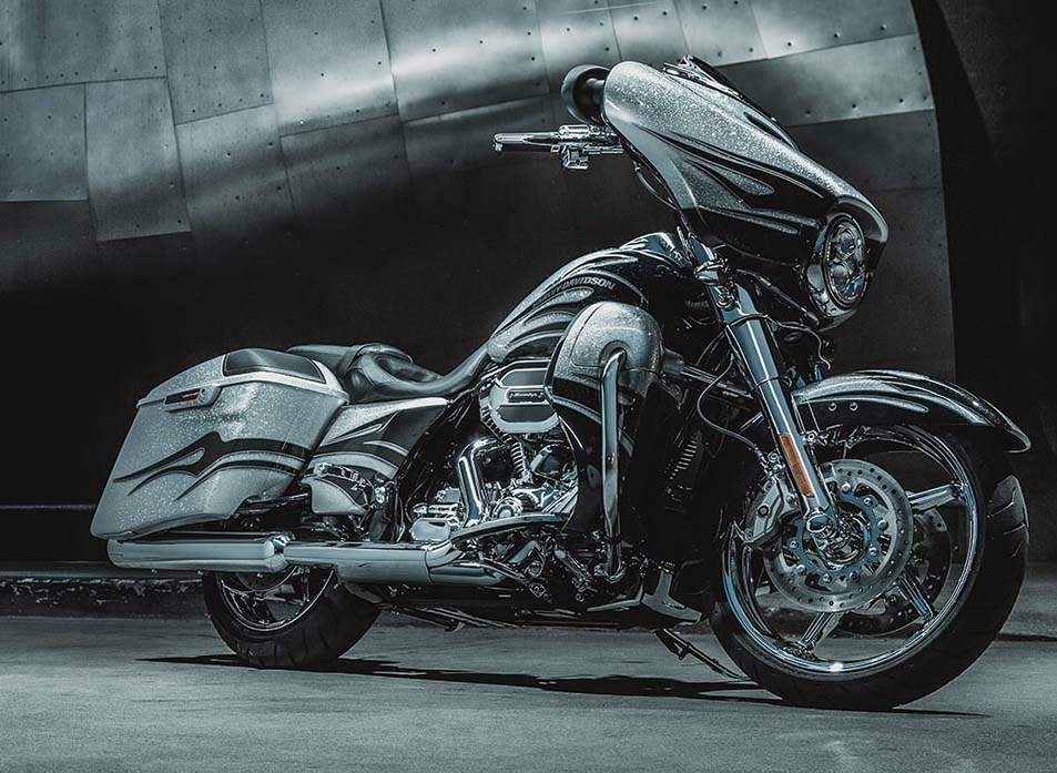 Мотоцикл Harley Davidson FLHX Street Glide CVO 2015 фото