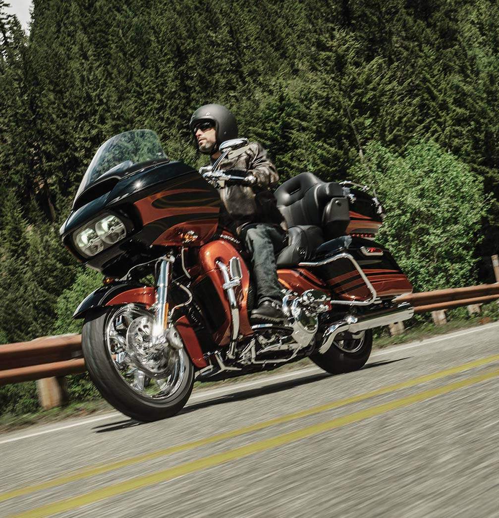 Мотоцикл Harley Davidson FLTRU Road Glide Ultra CVO 2015 фото