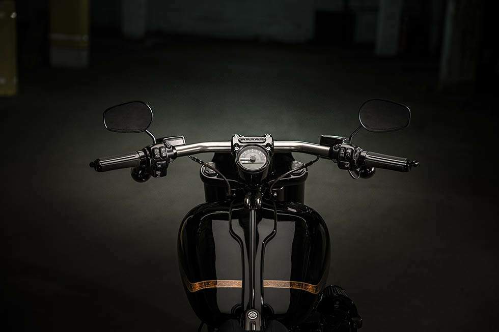 Мотоцикл Harley Davidson FXSB Breakout Pro Street CVO 2000 фото