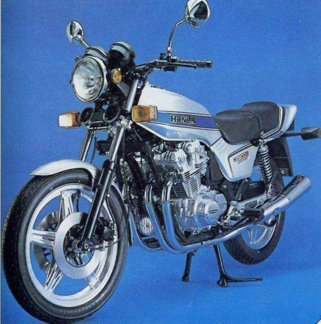 Мотоцикл Honda CB 900 F Hornet (CB 919) 2002 фото