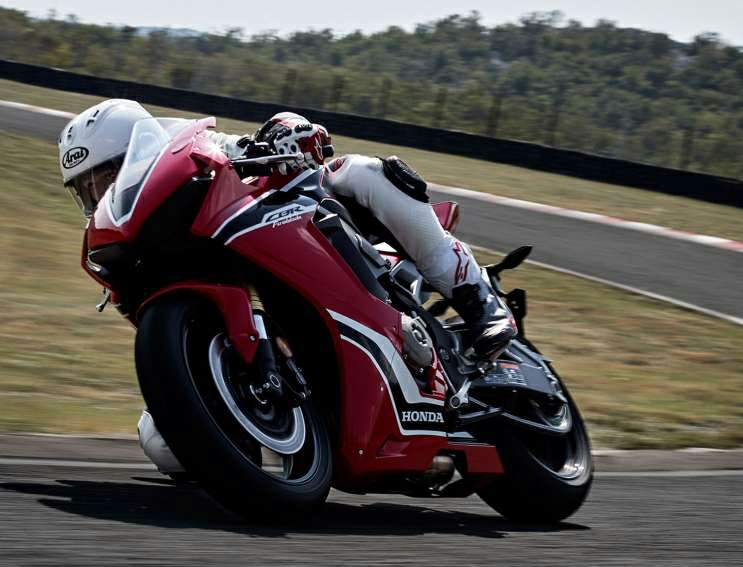 Мотоцикл Honda CBR 1000RR Fireblade 2018 фото