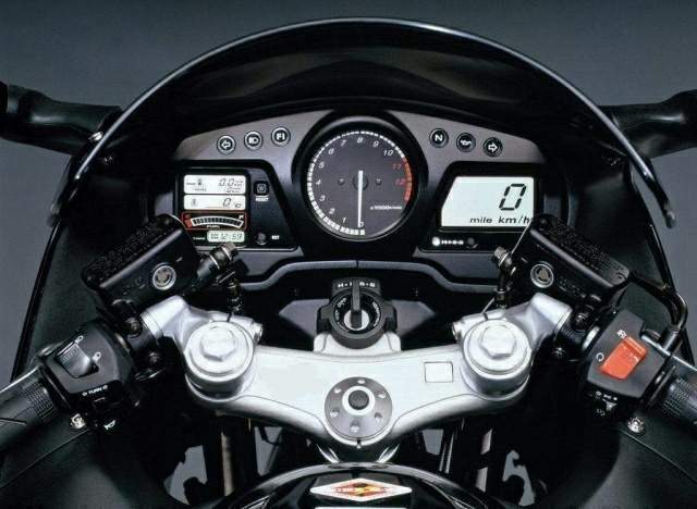 Мотоцикл Honda CBR 1100XX Super Blackbird 2001 фото