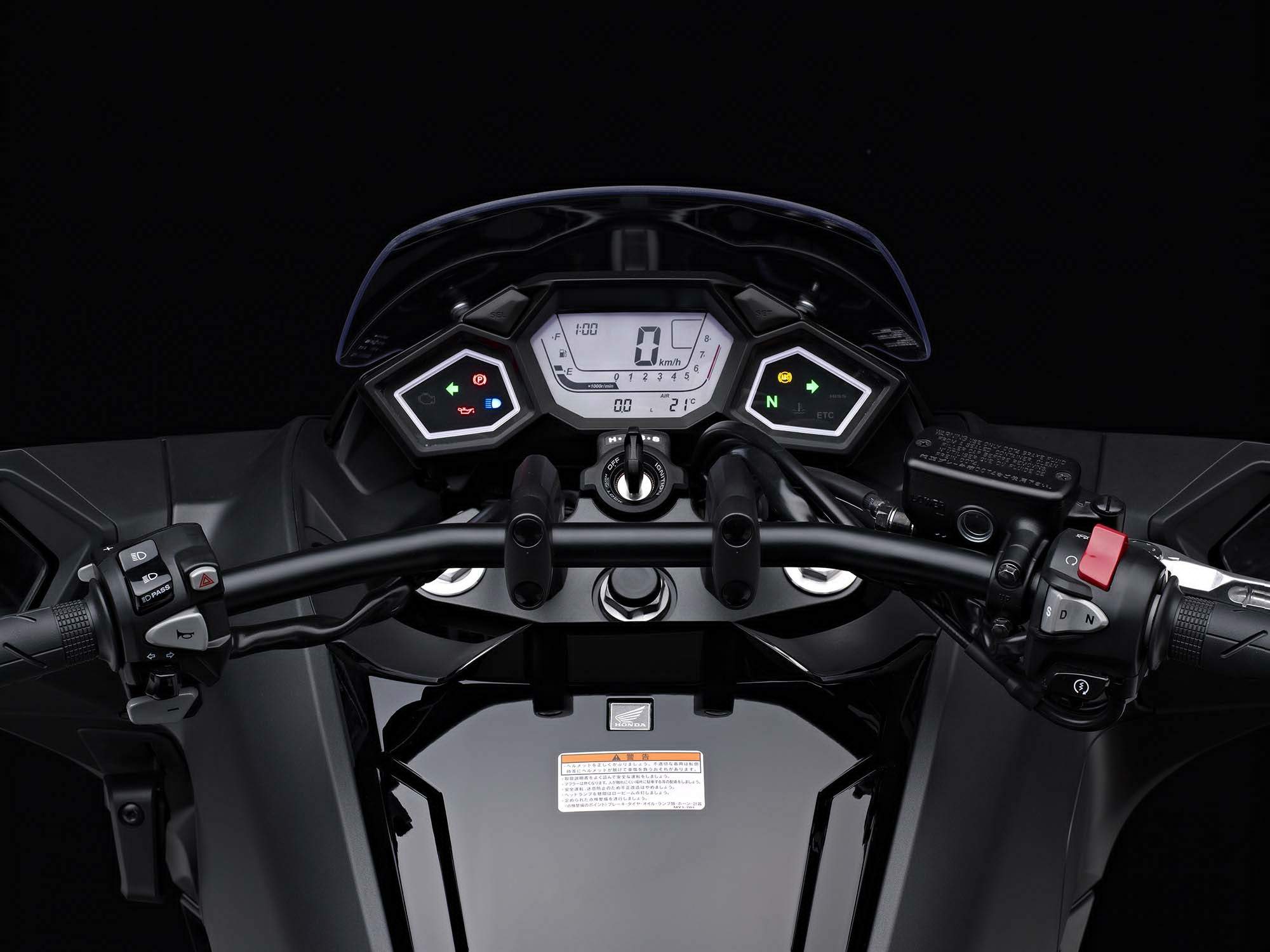 Мотоцикл Honda NM4 Vultus 2015 фото