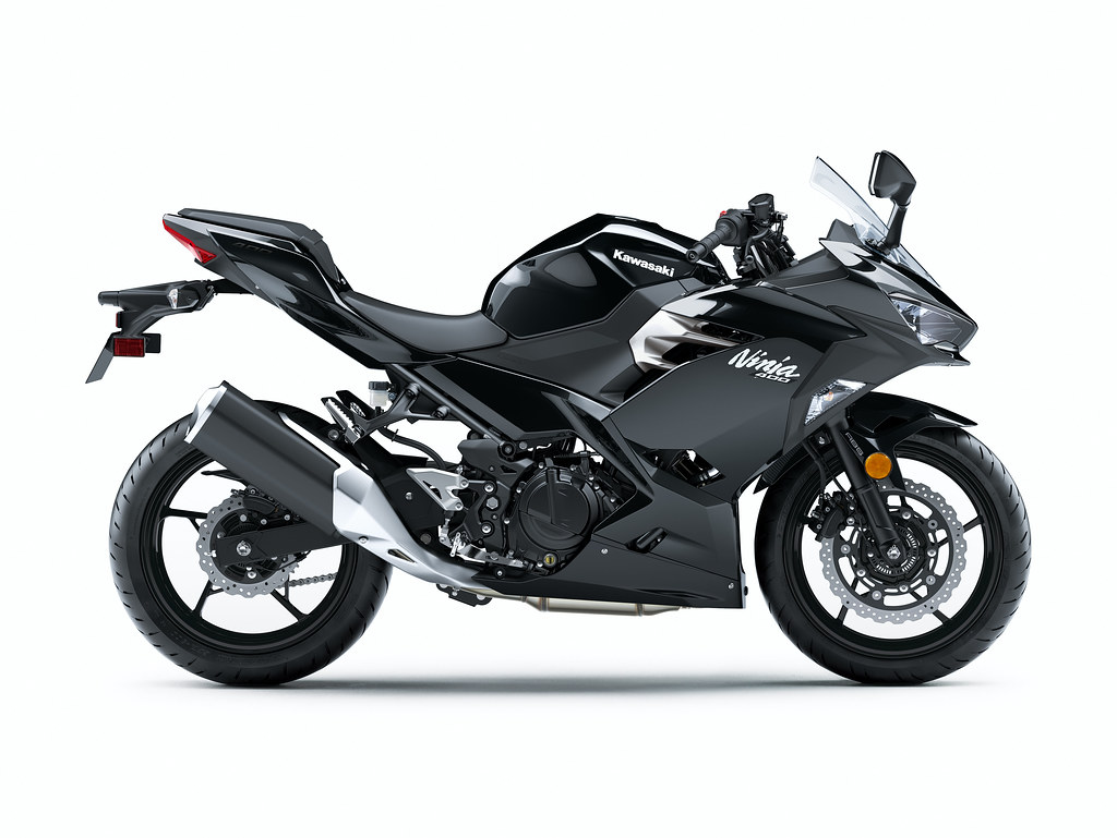 Мотоцикл Kawasaki Ninja 400 2021 фото