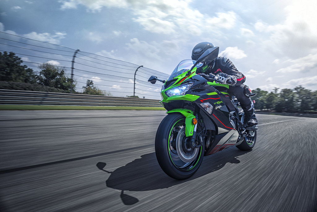 Мотоцикл Kawasaki ZX-6R Ninja KRT Edition 2021 фото