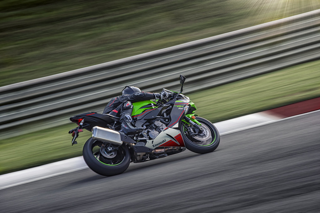 Мотоцикл Kawasaki ZX-6R Ninja KRT Edition 2021 фото