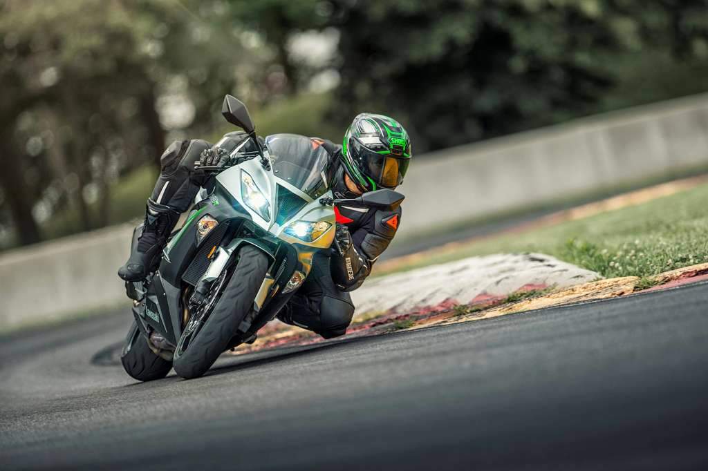 Мотоцикл Kawasaki ZX-6R Ninja 2018 фото