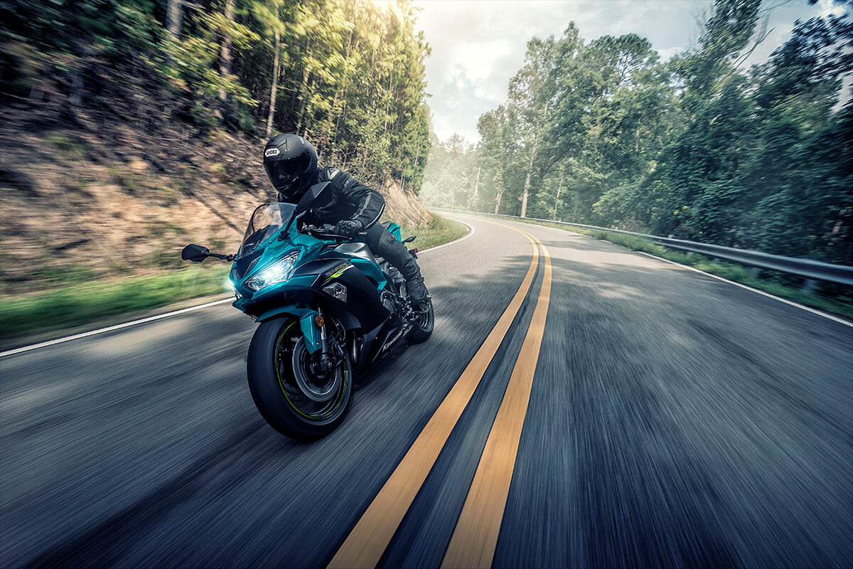 Мотоцикл Kawasaki ZX-6R Ninja 2021 фото