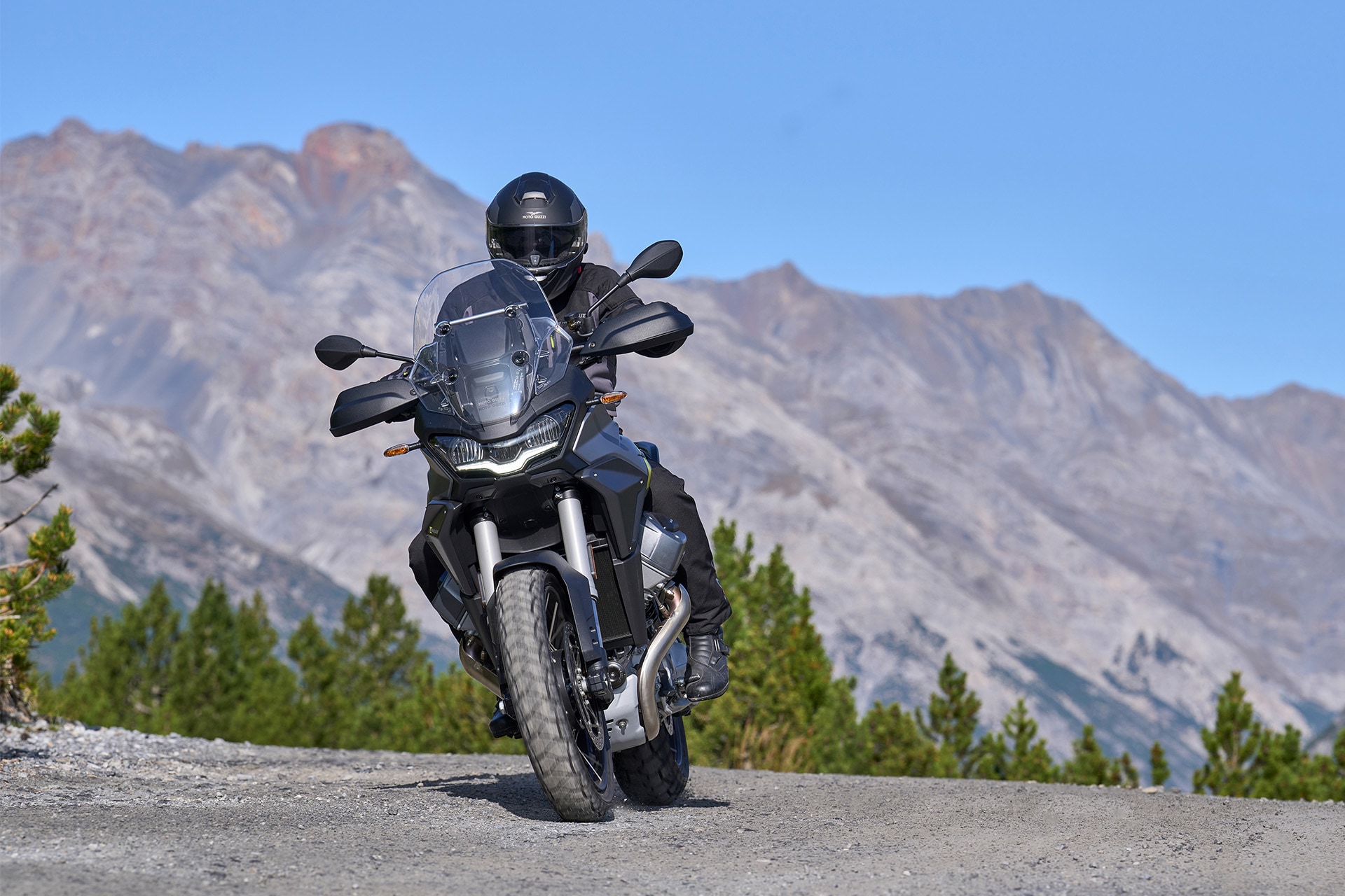 Мотоцикл Moto Guzzi Stelvio 2024 фото