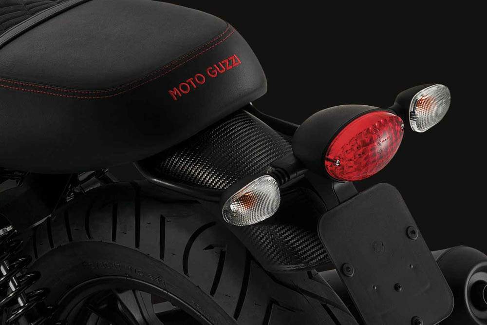 Мотоцикл Moto Guzzi V7 III Carbon Dark 2018 фото
