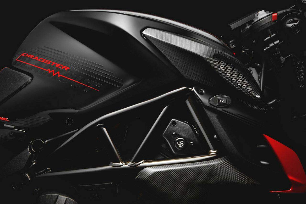 Мотоцикл MV Agusta Dragster 800 Blackout 2017 фото