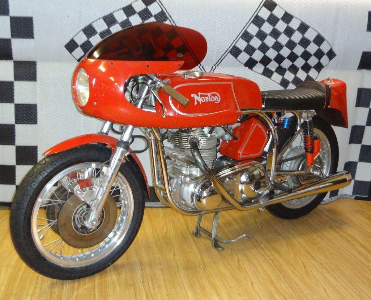 Мотоцикл Norton Dunstall 1966 фото
