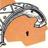 Запилы на накладке тормозной колодки