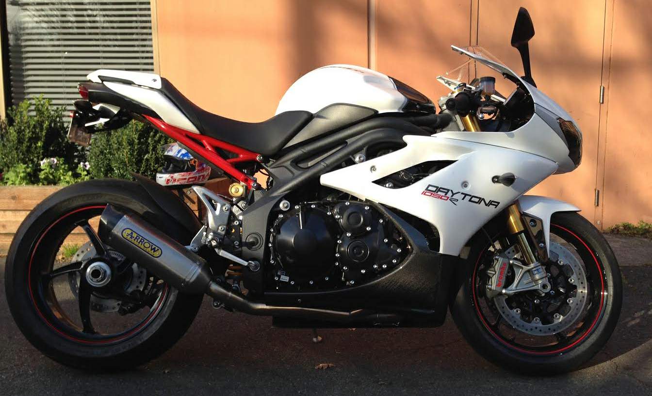 Мотоцикл Triumph Daytona 1050R Limited 2015 фото