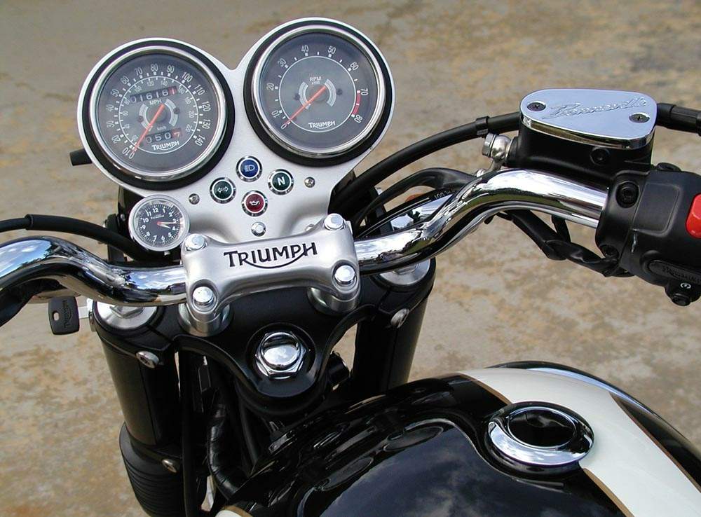 Мотоцикл Triumph Thruxton 2005 фото
