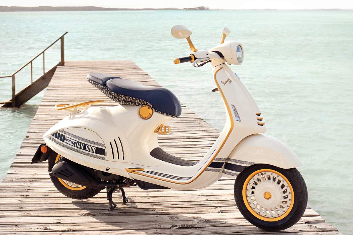 Мотоцикл Vespa 946 Christian Dior Limited Edition 2021 фото