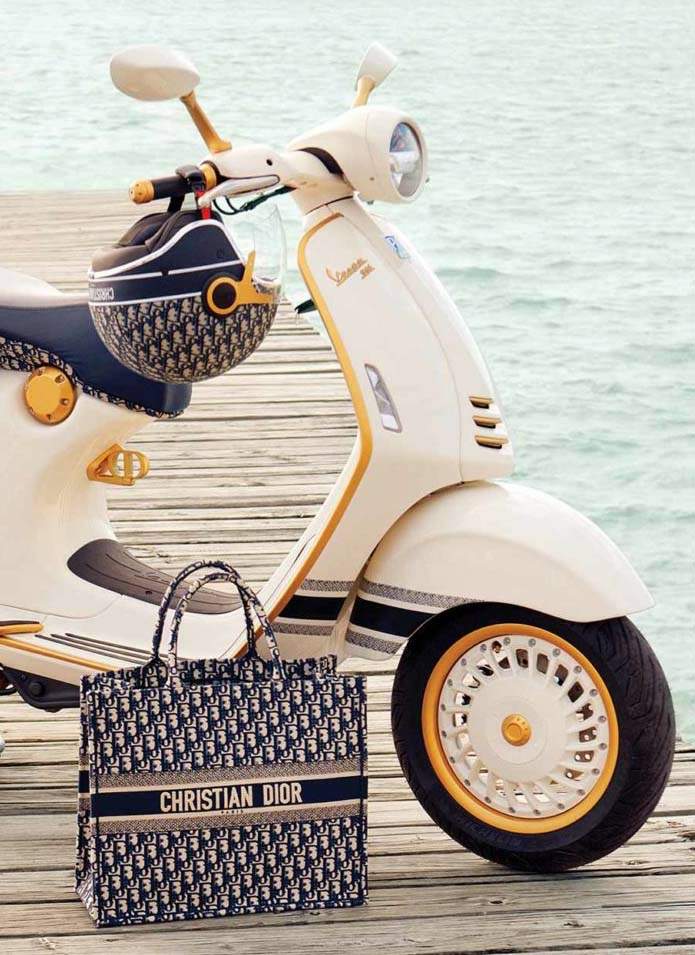 Мотоцикл Vespa 946 Christian Dior Limited Edition 2021 фото
