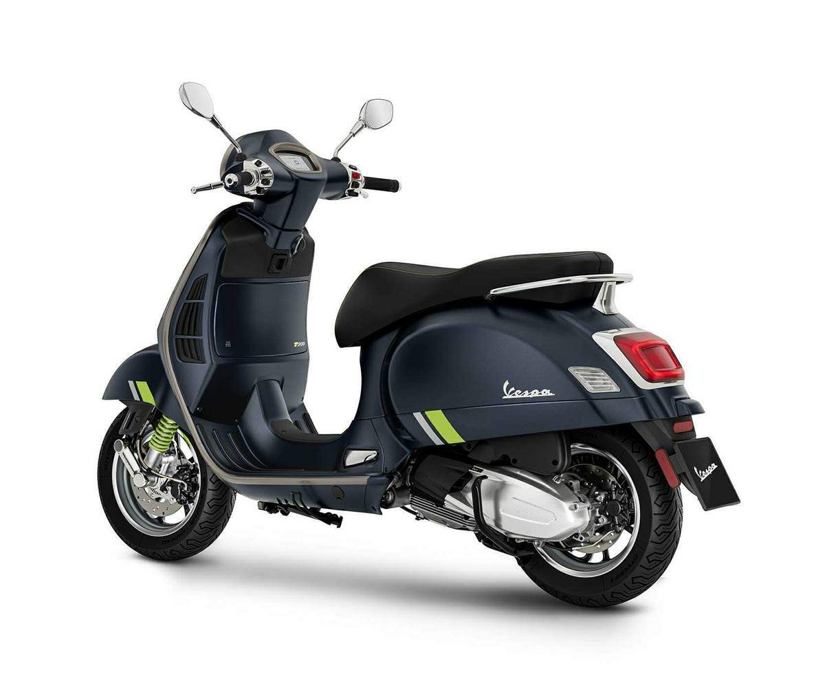Мотоцикл Vespa GTS 300 2023 фото